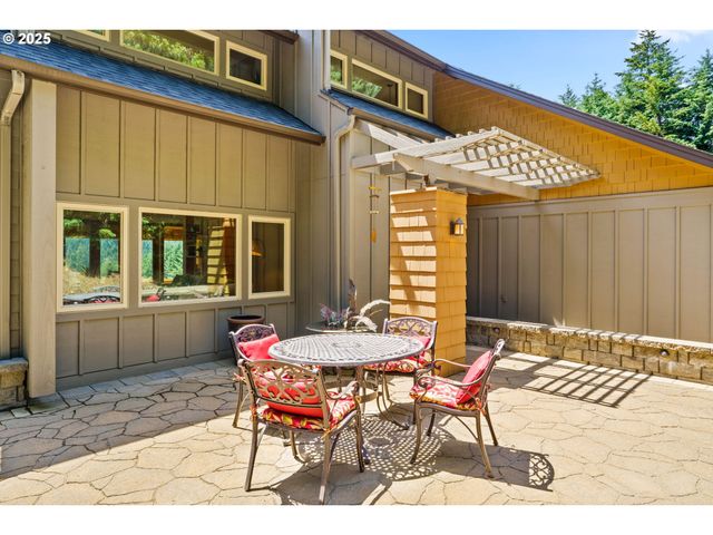 25303 JAEG Rd, Junction City, OR 97448