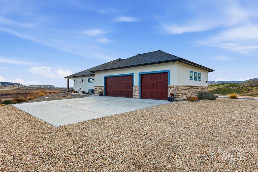 8065 Moonshine Ln, Marsing, ID 83639 photo 3