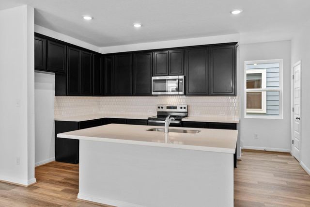 112 Cherry Blossom LN, Taylor, TX 76574