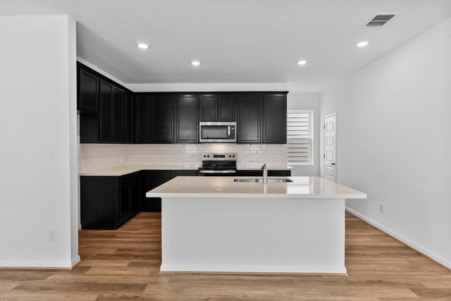 112 Cherry Blossom LN, Taylor, TX 76574