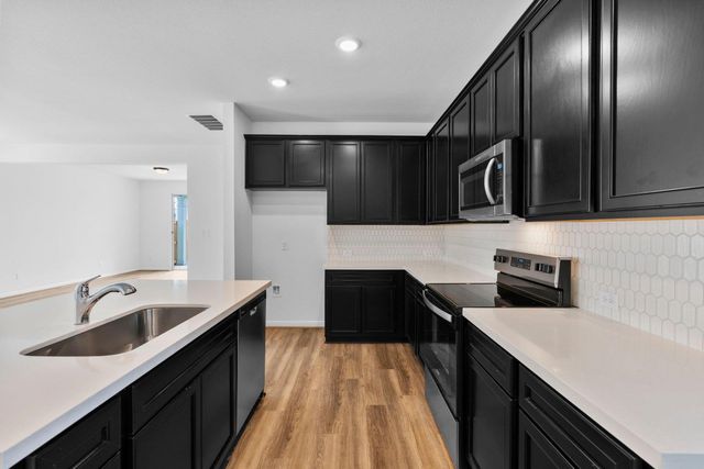 112 Cherry Blossom LN, Taylor, TX 76574