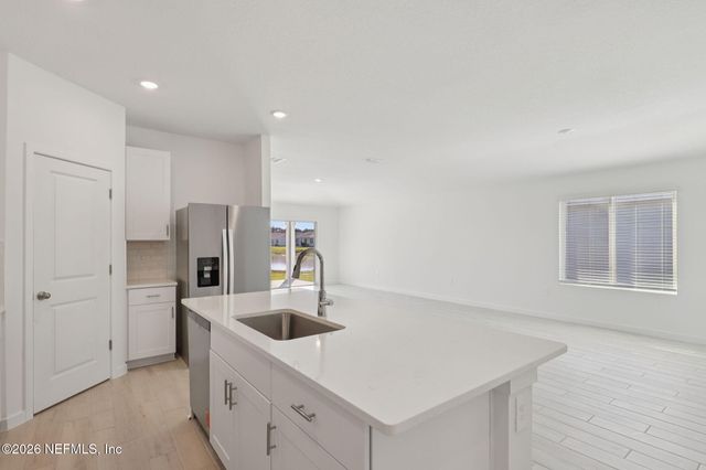 7394 EVERETT FOREST Drive, Jacksonville, FL 32219
