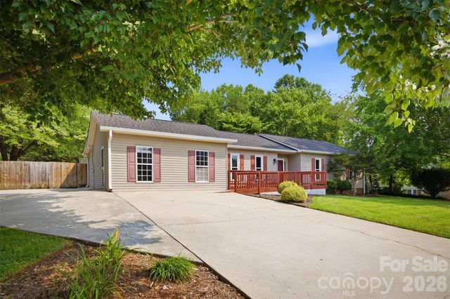 1806 Kyle Court NE, Lenoir, NC 28645