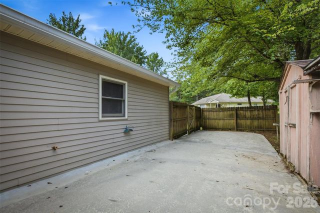 1806 Kyle Court NE, Lenoir, NC 28645