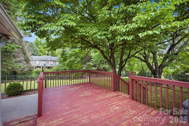 1806 Kyle Court NE, Lenoir, NC 28645