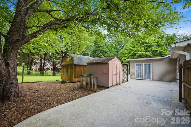 1806 Kyle Court NE, Lenoir, NC 28645