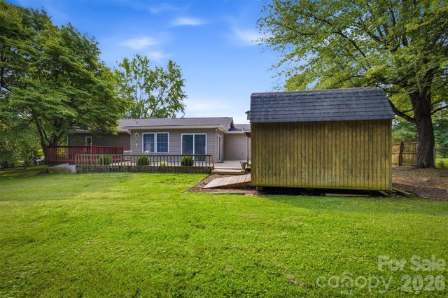 1806 Kyle Court NE, Lenoir, NC 28645