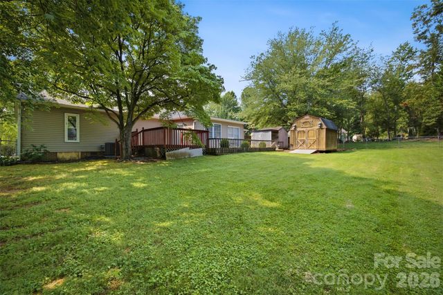 1806 Kyle Court NE, Lenoir, NC 28645