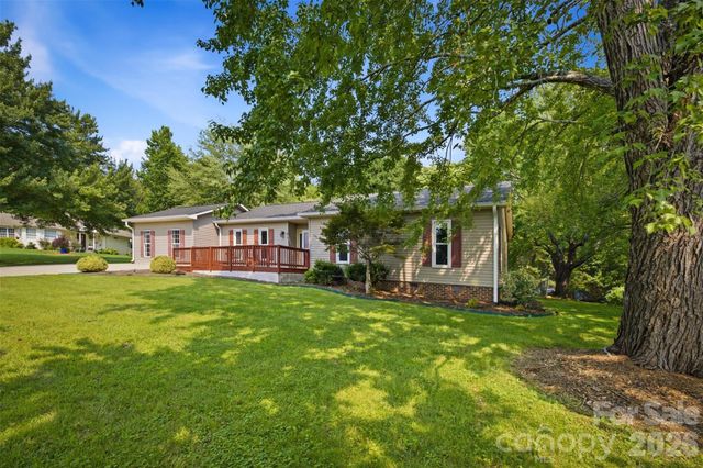 1806 Kyle Court NE, Lenoir, NC 28645