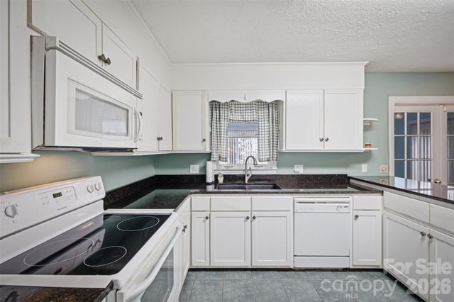 1806 Kyle Court NE, Lenoir, NC 28645