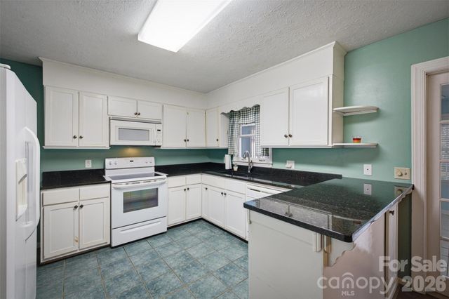1806 Kyle Court NE, Lenoir, NC 28645