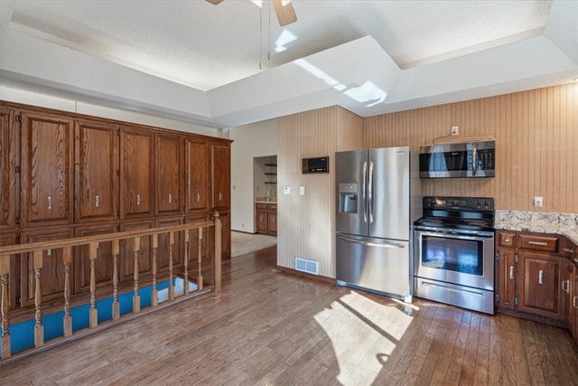 27 Horseshoe Drive, Holiday Island, AR 72631