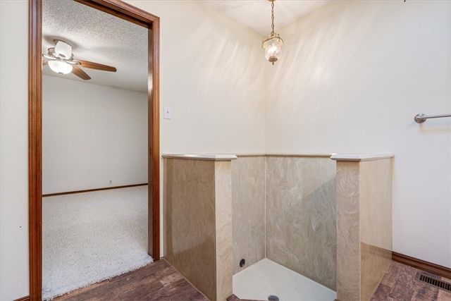 27 Horseshoe Drive, Holiday Island, AR 72631