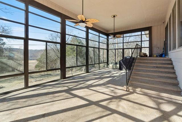 27 Horseshoe Drive, Holiday Island, AR 72631