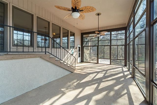 27 Horseshoe Drive, Holiday Island, AR 72631