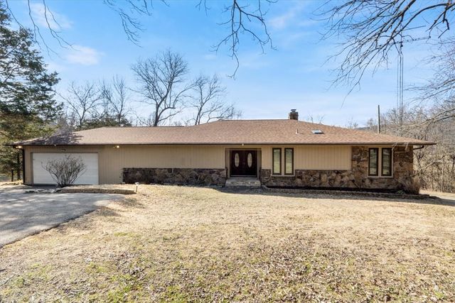 27 Horseshoe Drive, Holiday Island, AR 72631