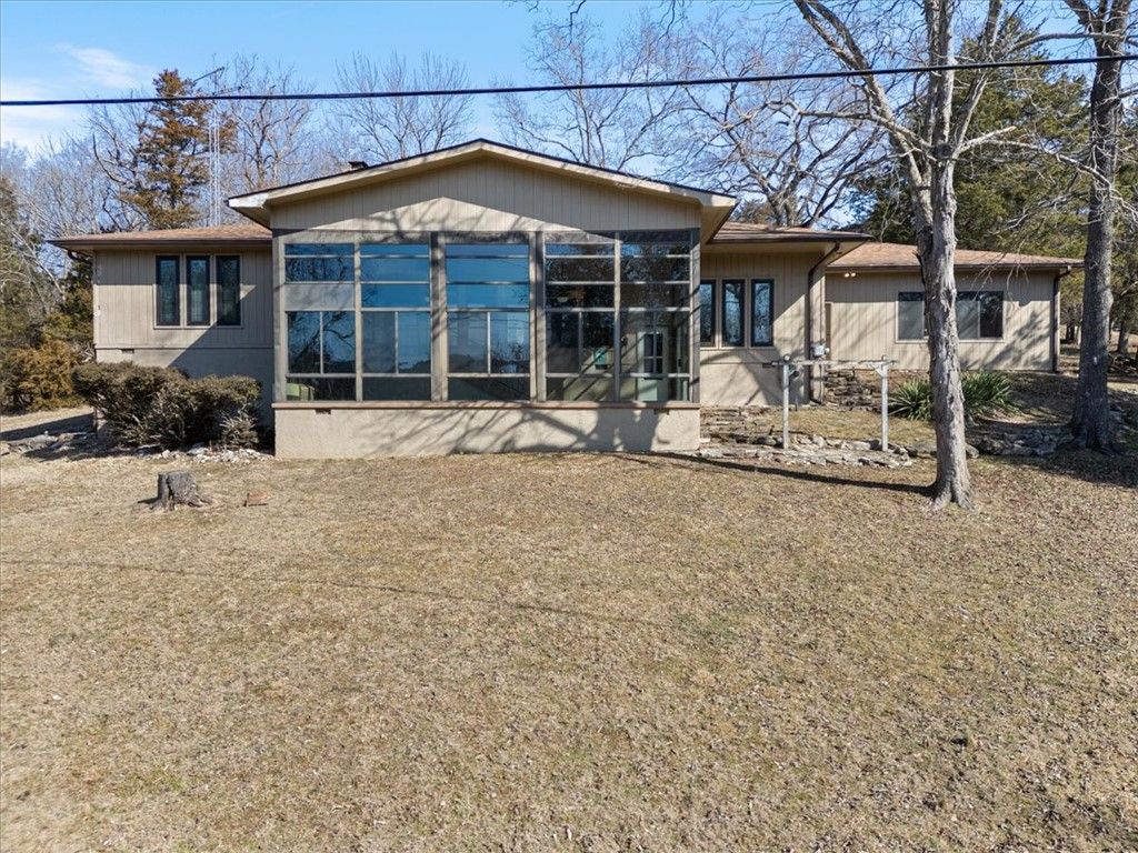 27 Horseshoe Drive, Holiday Island, AR 72631