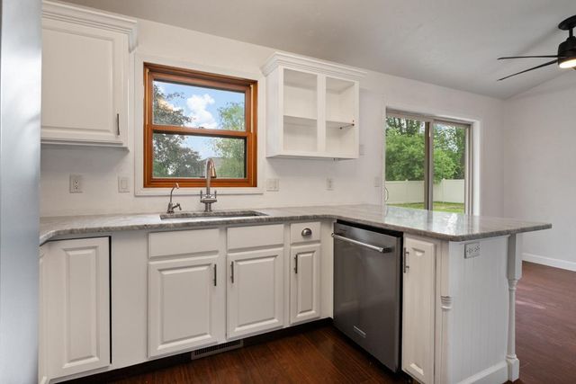 936 W 10TH STREET, Kaukauna, WI 54130