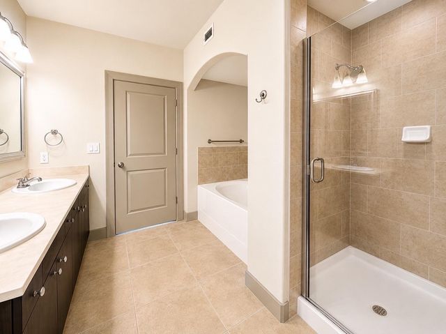 1340 W Gray Street 208, Houston, TX 77019