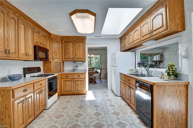 15219 Newbill LN, Carrollton, VA 23314