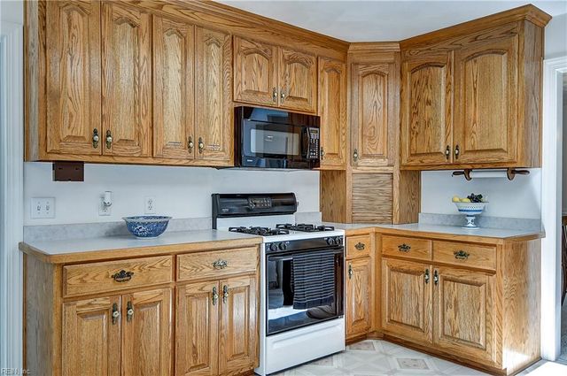 15219 Newbill LN, Carrollton, VA 23314