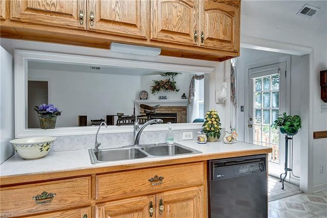 15219 Newbill LN, Carrollton, VA 23314