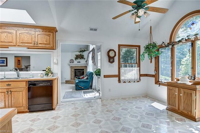 15219 Newbill LN, Carrollton, VA 23314