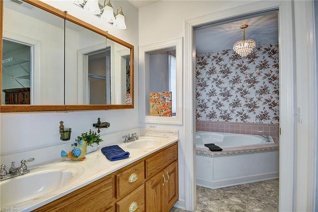 15219 Newbill LN, Carrollton, VA 23314