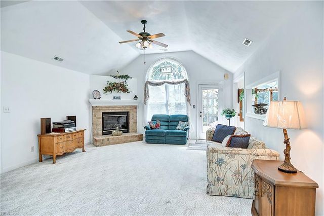 15219 Newbill LN, Carrollton, VA 23314