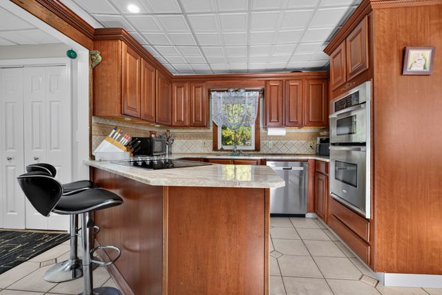74 Arlington St, Leominster, MA 01453