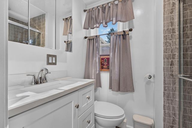 74 Arlington St, Leominster, MA 01453