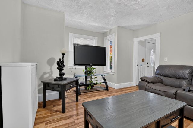 74 Arlington St, Leominster, MA 01453