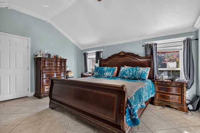 74 Arlington St, Leominster, MA 01453