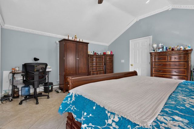 74 Arlington St, Leominster, MA 01453