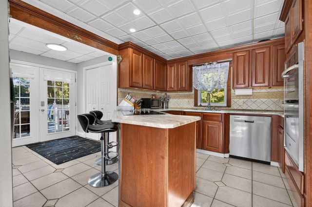 74 Arlington St, Leominster, MA 01453