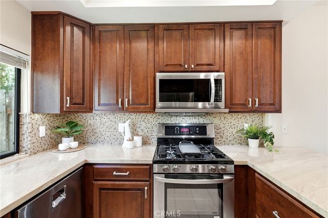 10831 Roycroft 27, Sun Valley, CA 91352