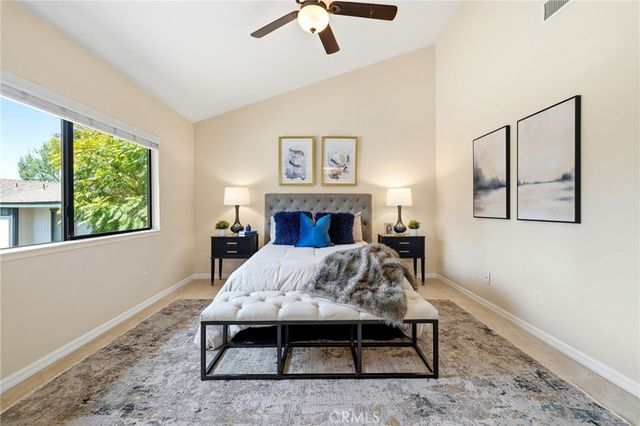 10831 Roycroft 27, Sun Valley, CA 91352