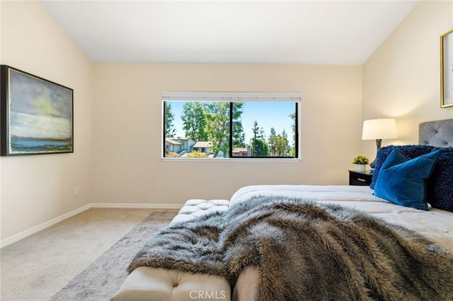 10831 Roycroft 27, Sun Valley, CA 91352