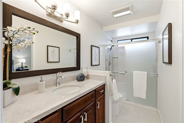 10831 Roycroft 27, Sun Valley, CA 91352