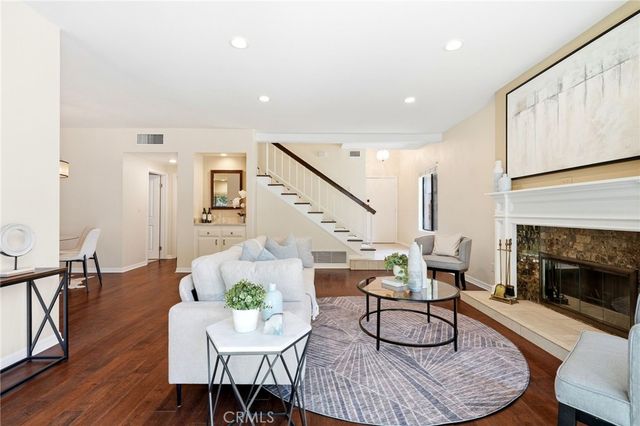 10831 Roycroft 27, Sun Valley, CA 91352