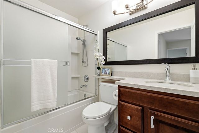 10831 Roycroft 27, Sun Valley, CA 91352