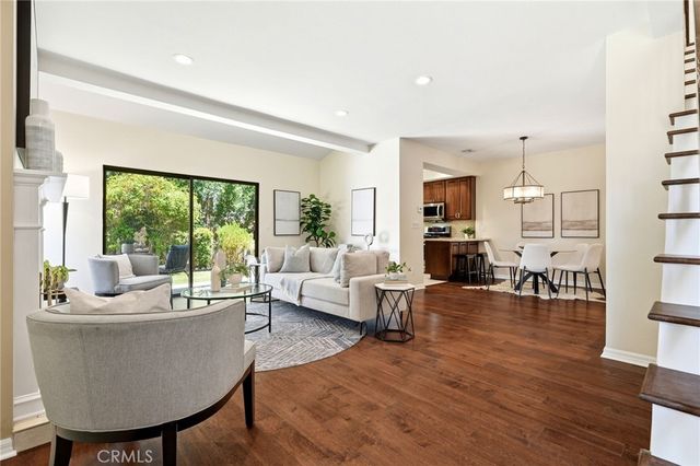 10831 Roycroft 27, Sun Valley, CA 91352