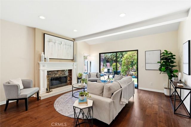 10831 Roycroft 27, Sun Valley, CA 91352
