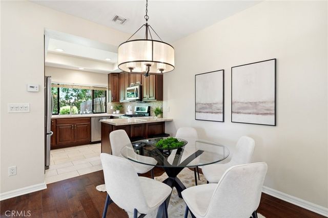 10831 Roycroft 27, Sun Valley, CA 91352