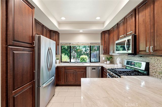 10831 Roycroft 27, Sun Valley, CA 91352