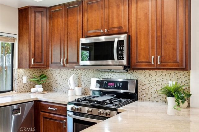 10831 Roycroft 27, Sun Valley, CA 91352