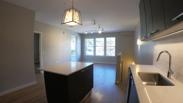 229 Park Avenue LW-21, Clarendon Hills, IL 60514