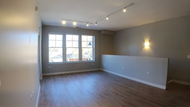 229 Park Avenue LW-21, Clarendon Hills, IL 60514