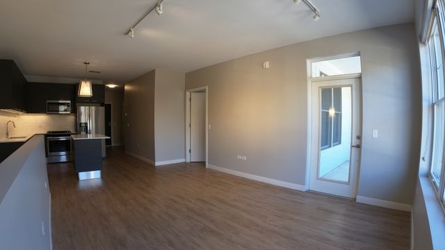229 Park Avenue LW-21, Clarendon Hills, IL 60514