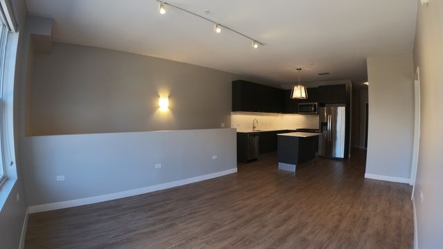 229 Park Avenue LW-21, Clarendon Hills, IL 60514